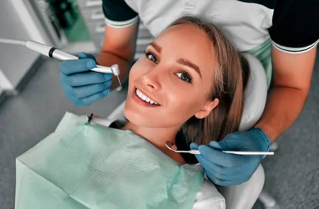 Porcelain dental veneers